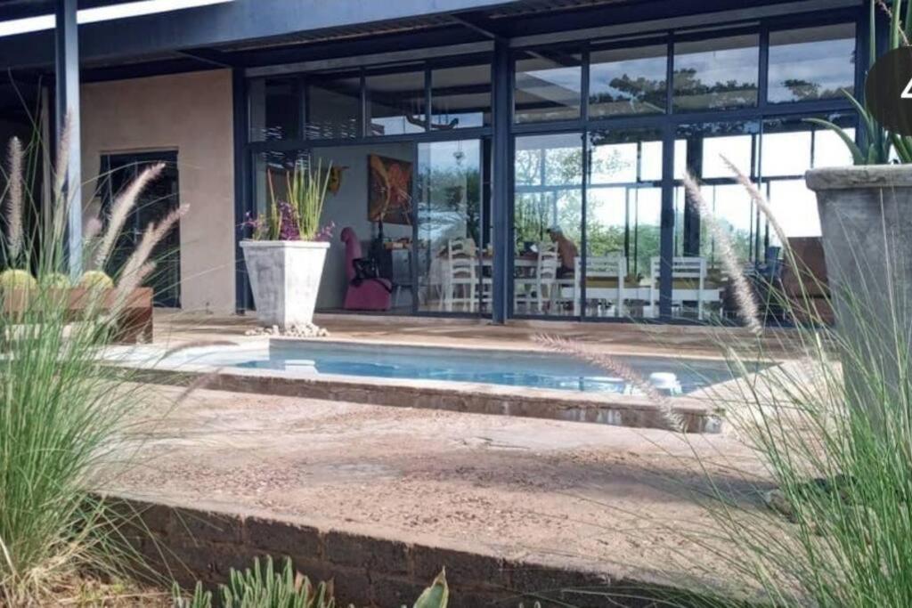 Hackberry House Black Thorn Cottage, Off Grid Khemsbok Kültér fotó