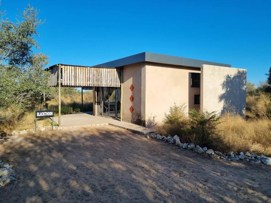 Hackberry House Black Thorn Cottage, Off Grid Khemsbok Kültér fotó